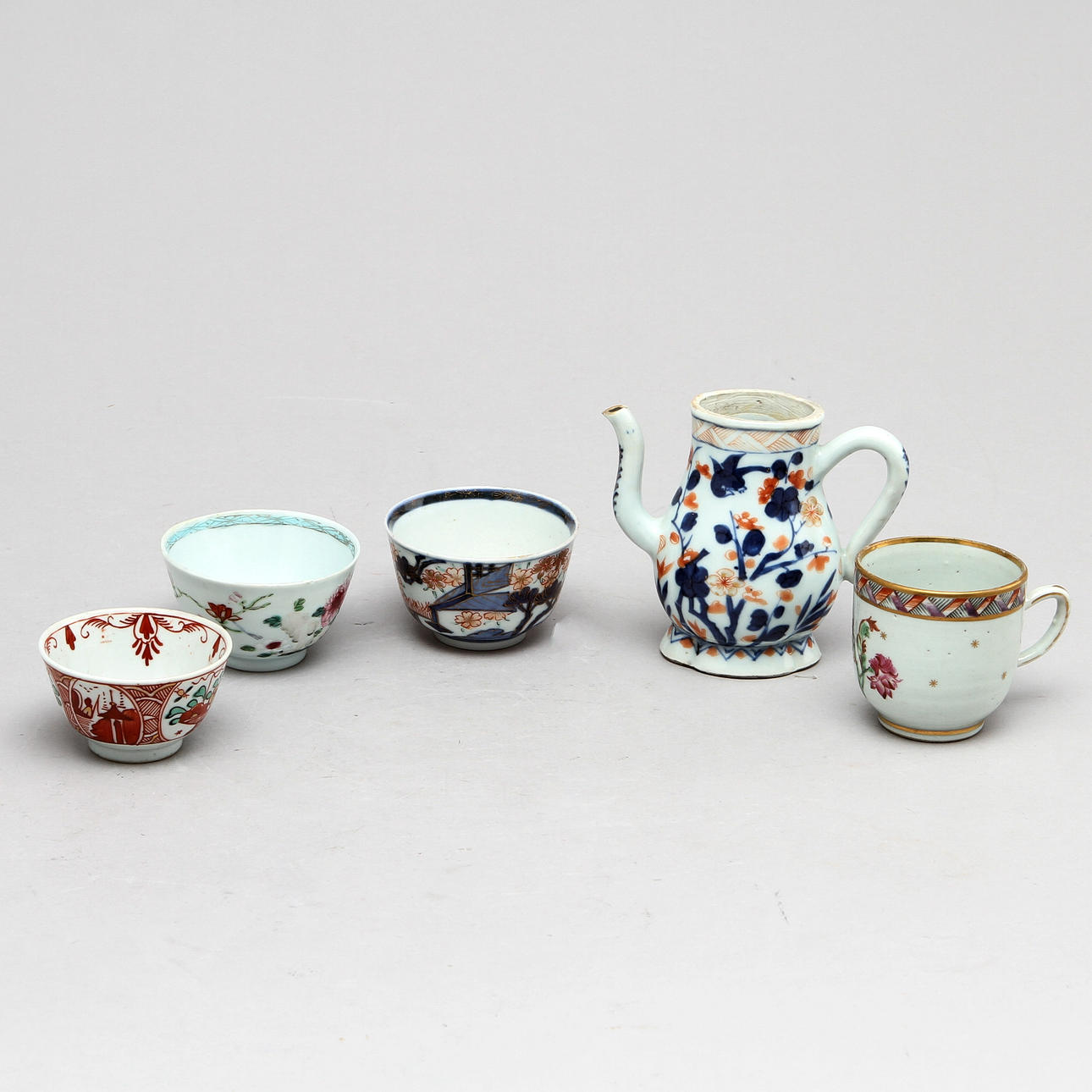 KERAMIK, 11 delar, porslin, Kina, 1700-tal.