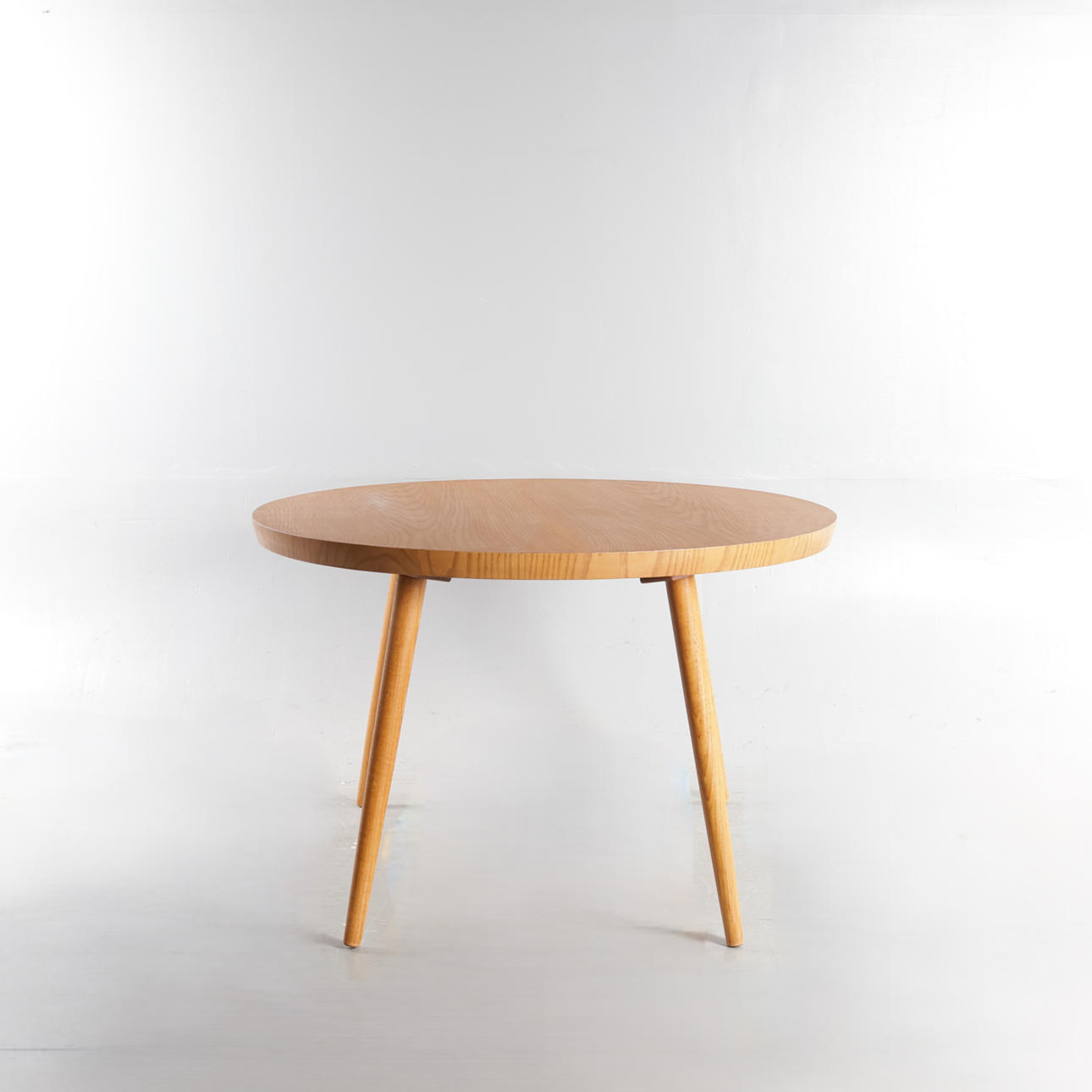 Circular dining table made of oak, round beveled legs. Mid-Century ...