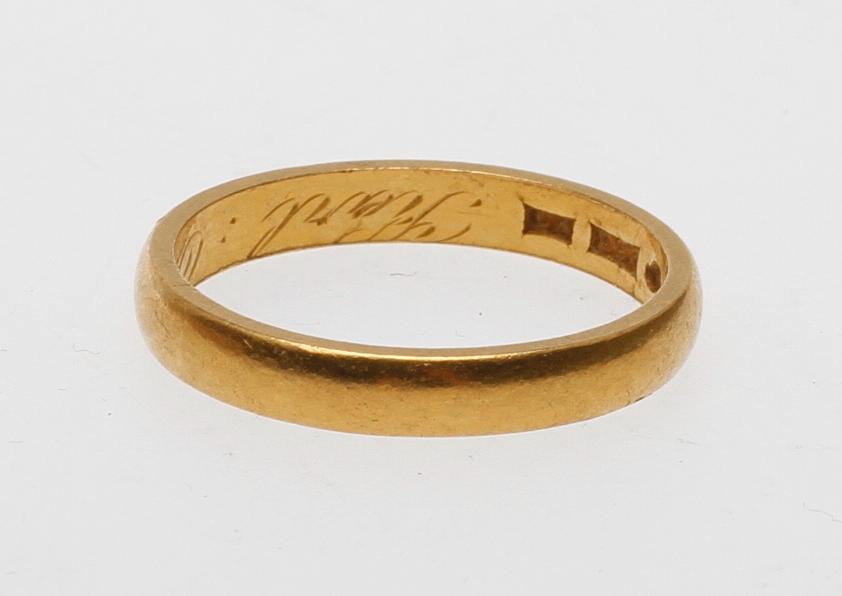 RING, 23k guld, vikt ca 6 gr.