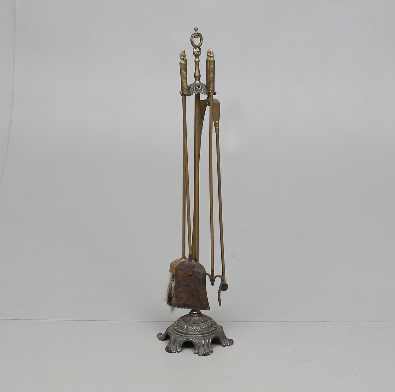 BRASSET / ELDSTÄLL, metall, 5 delar, 1900-talets andra del.