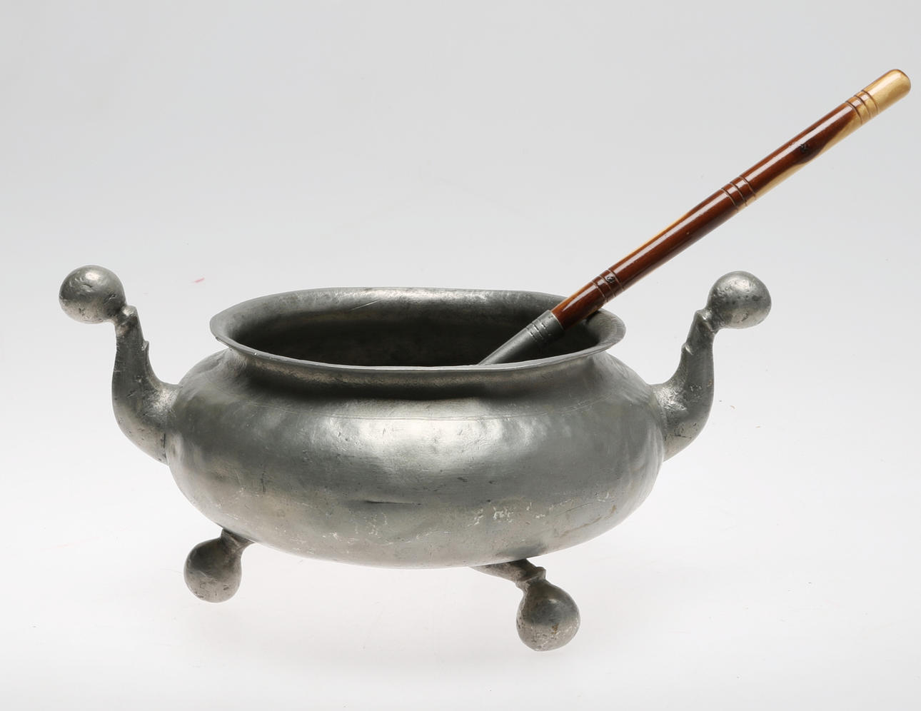 KALLSKÅL samt SLEV, tenn, 1810.