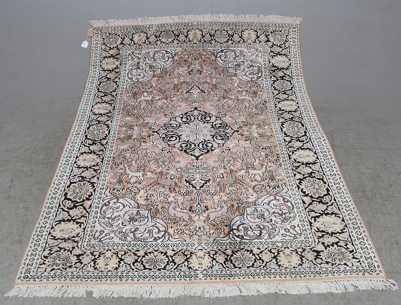 MATTA, figural, Kashmir, silke, 214x151 cm.