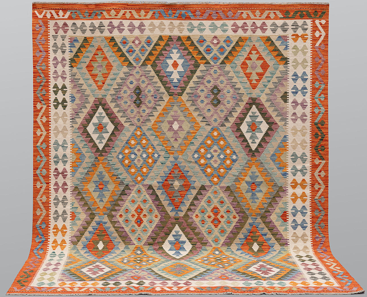 ORIENTMATTA. Kelim klassisk design, 254 x 208 cm.