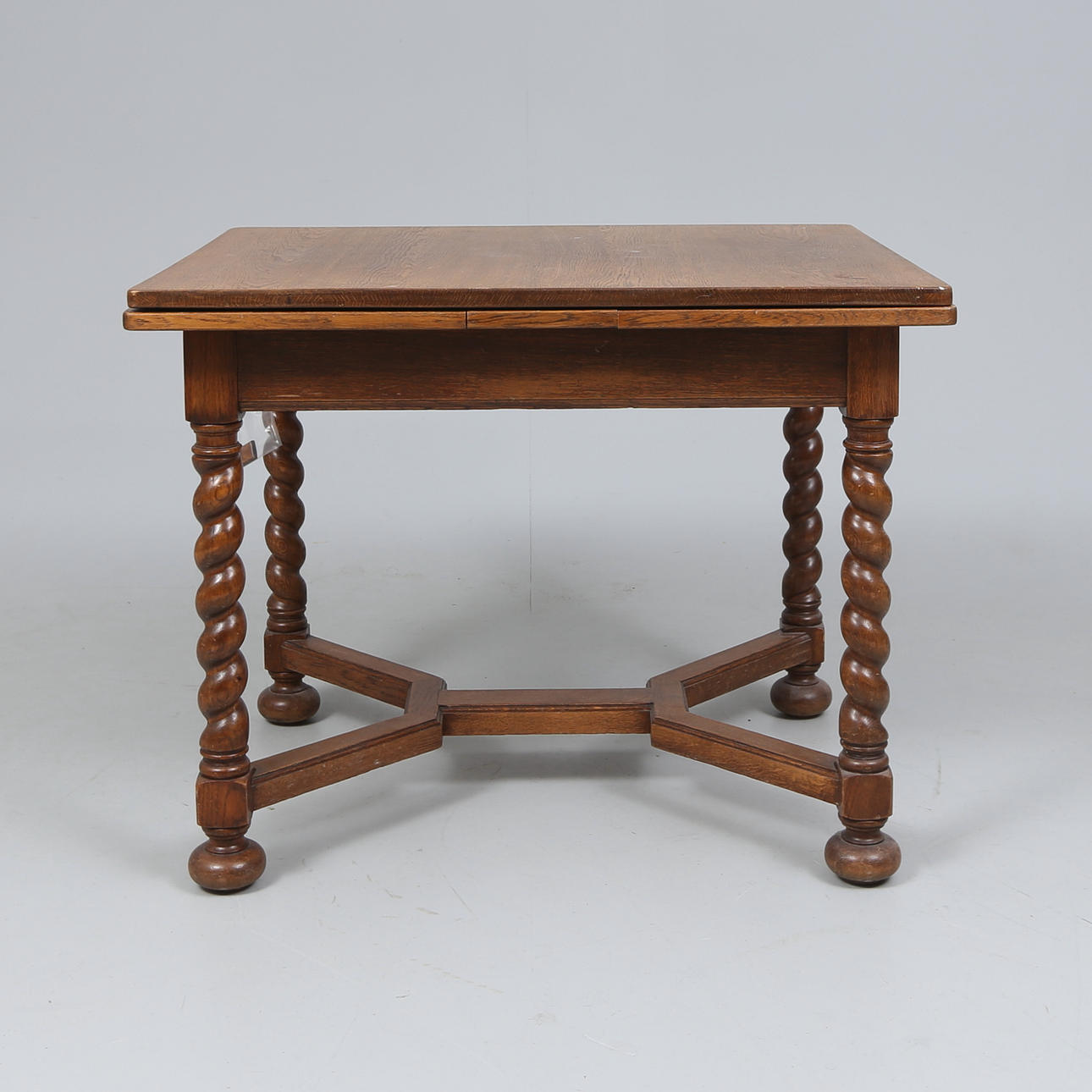 An early 20th century Neo-Renaissance table. Furniture - Tables - Auctionet