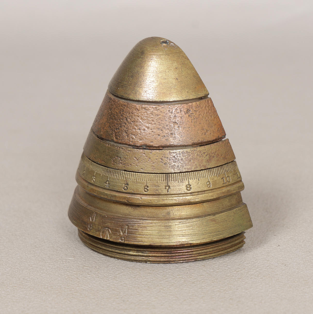 WW1 EXPLOSIVE SHELL FUZE CROSS SECTION.