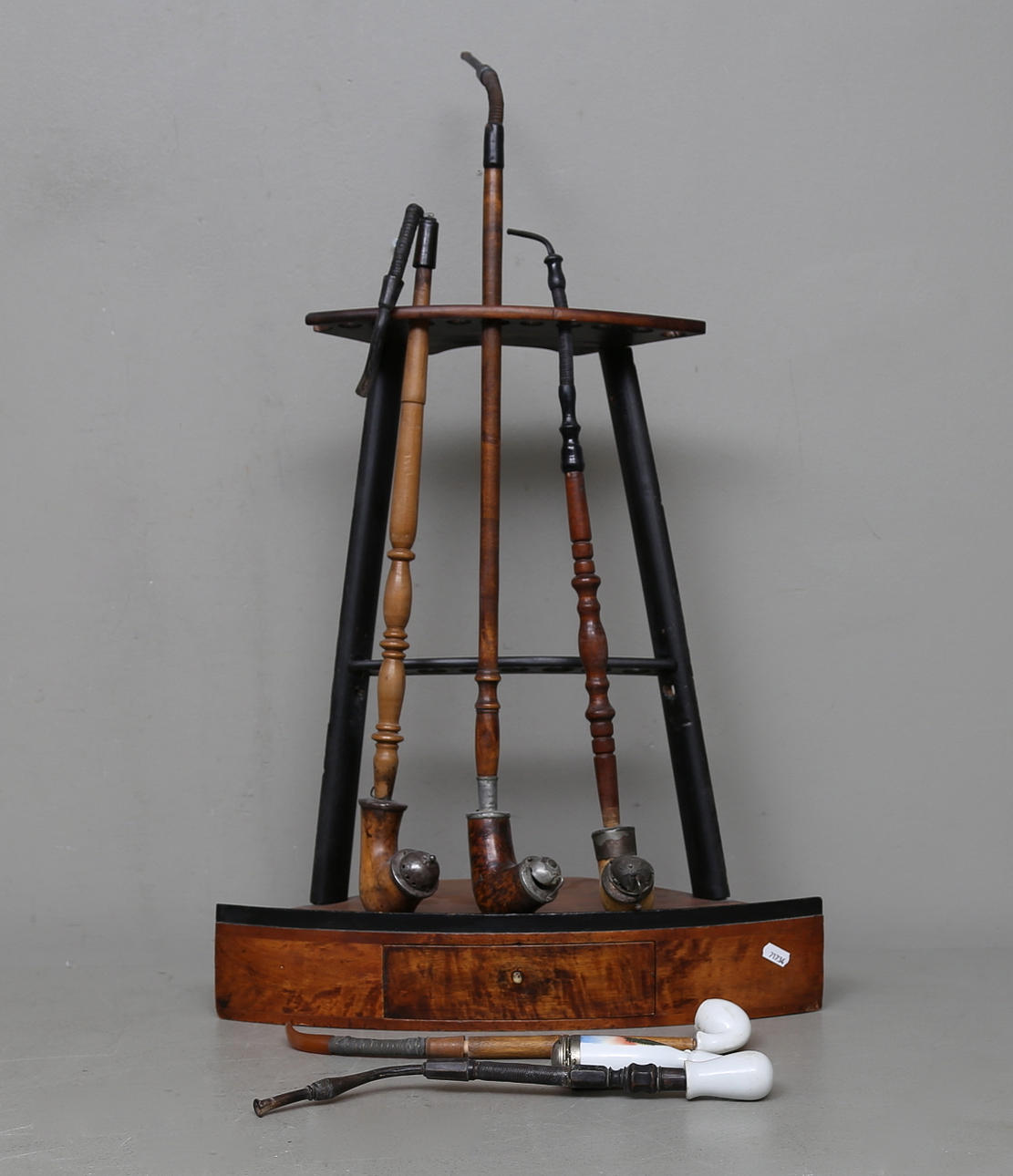 PIPSTÄLL MED PIPOR, 1800-tal.