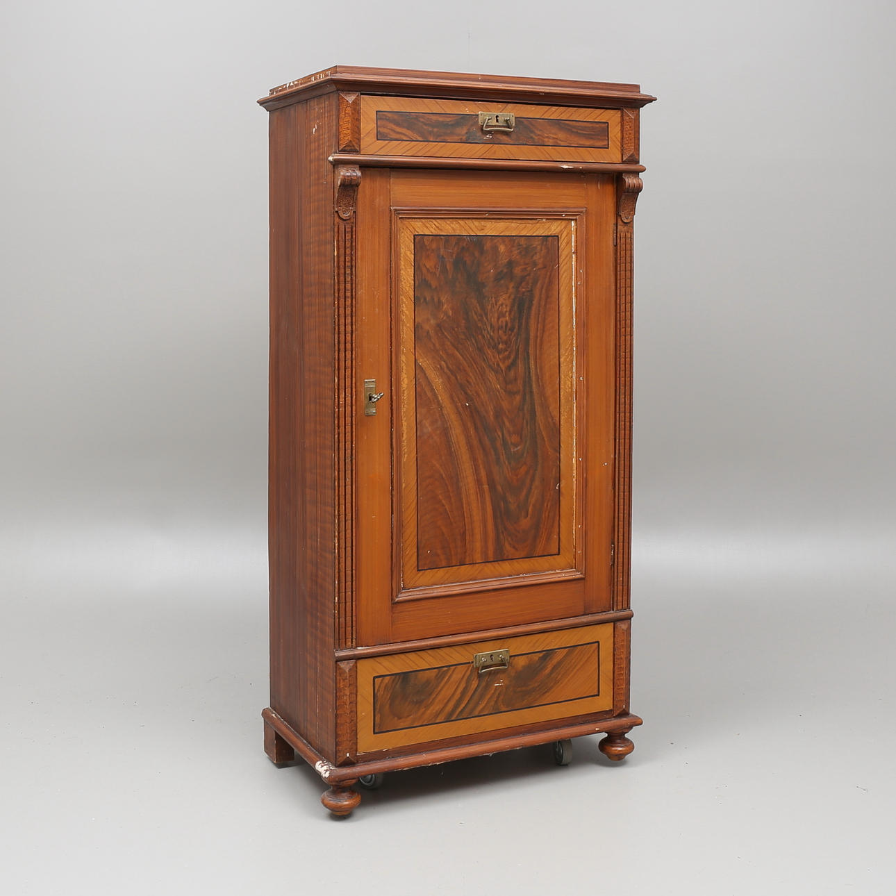 SKÅP, ådringsmålat, 1800/1900-tal.