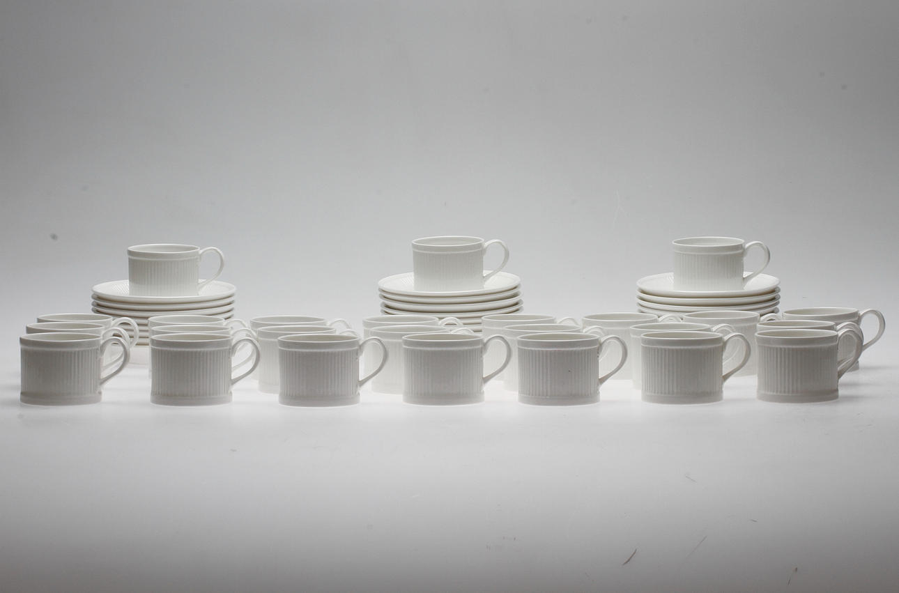 KAFFEKOPPAR MED FAT, 25 st, benporslin, Staffordshire, England, 1900-tal.