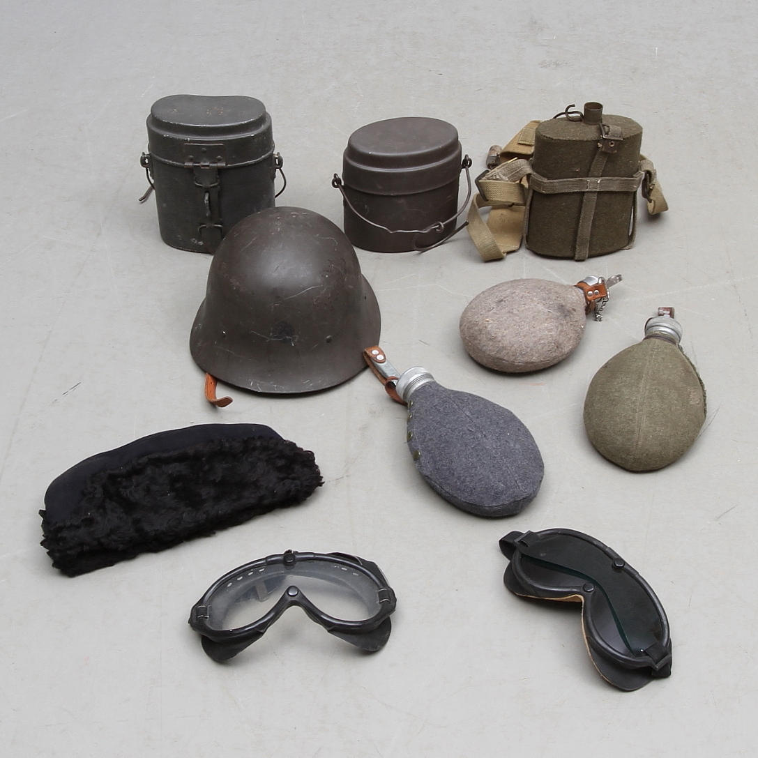 PARTI MILITARIA MED MERA, 10 delar, 1900-ta.