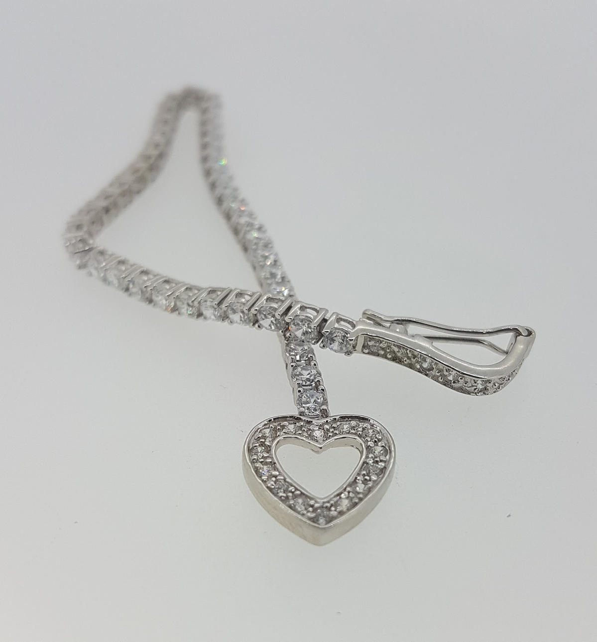 SILVER & CZ LINJE ARMBAND HJÄRTFORMADE LÅS.