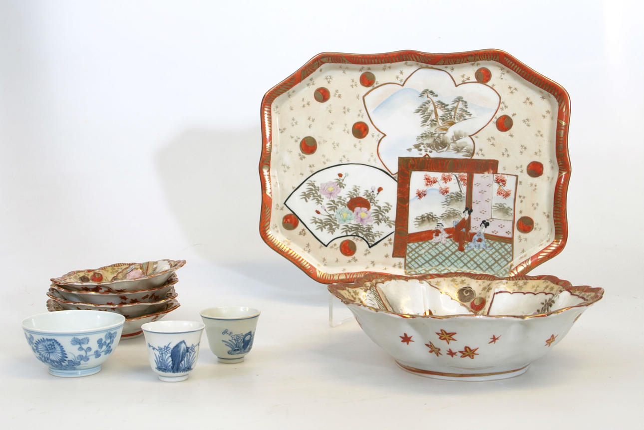 SKÅLAR OCH BRICKA, porslin, 9 delar, Kina och Japan, delvis signerade, 1900-tal.