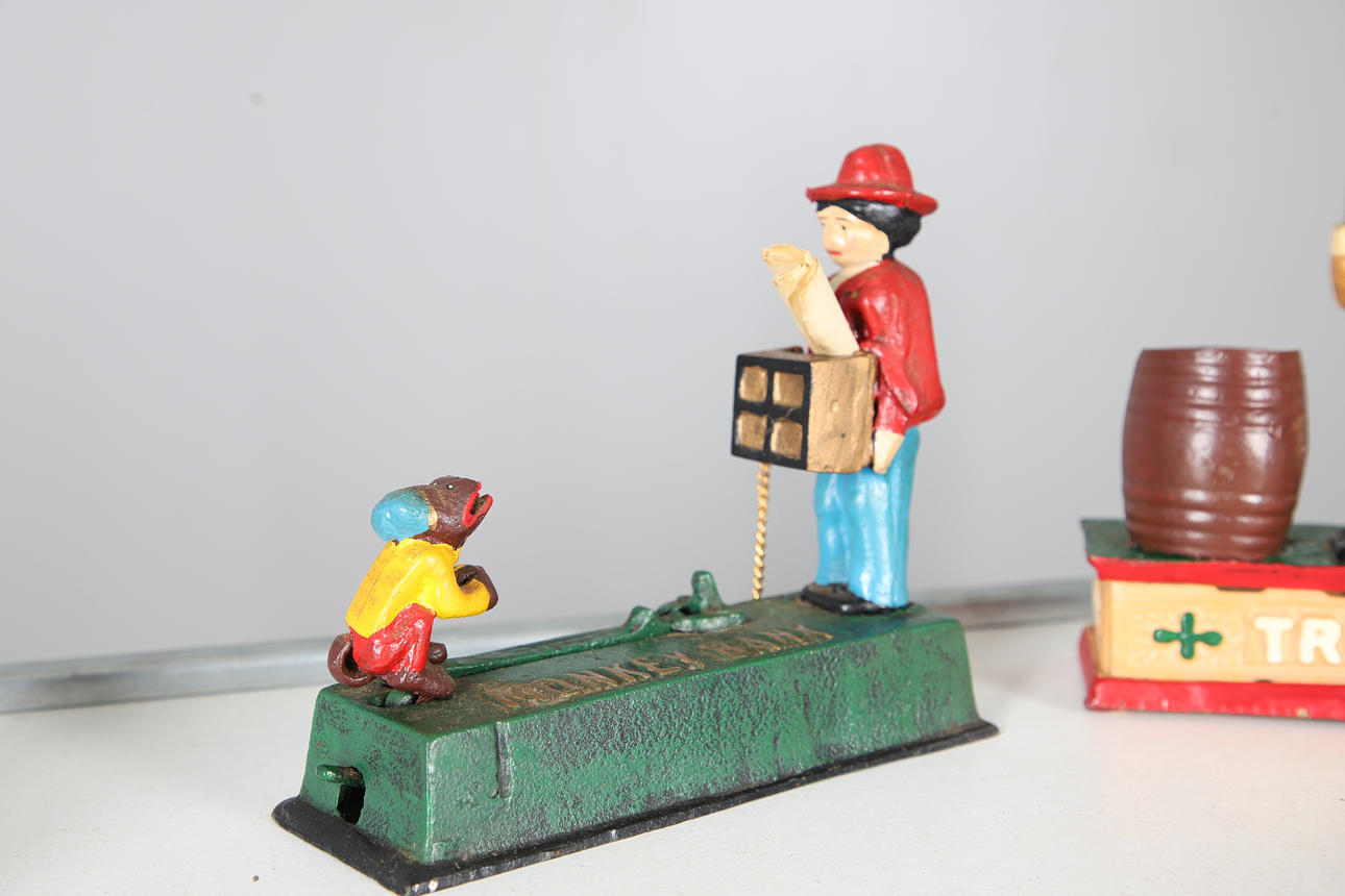 FIVE REPRODUCTION PAINTED CAST IRON MONEY BOXES. Toys - Toys - Auctionet