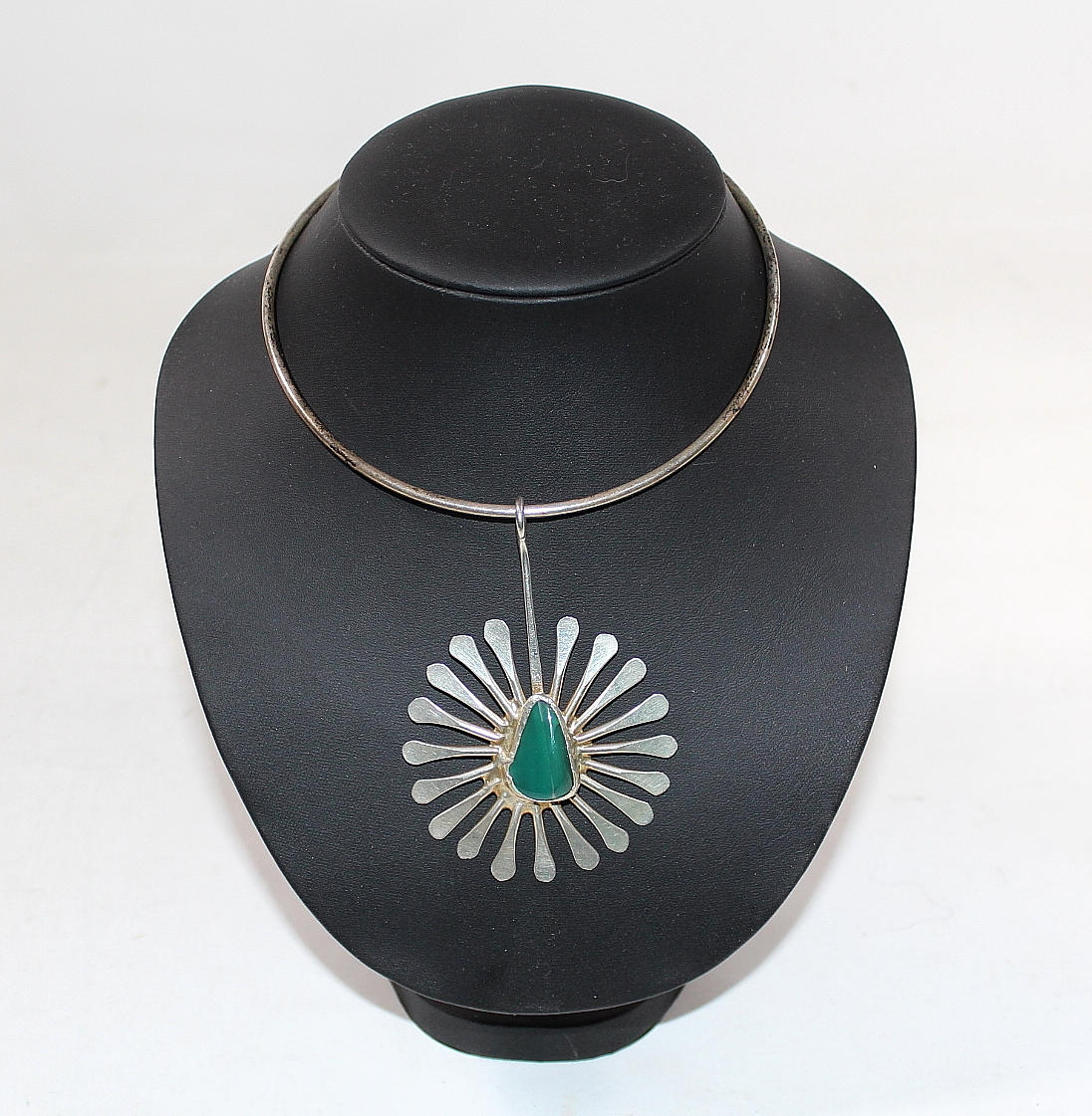 HALSBAND, försilvrad metall med ametist, Jacob Hill Danmark.