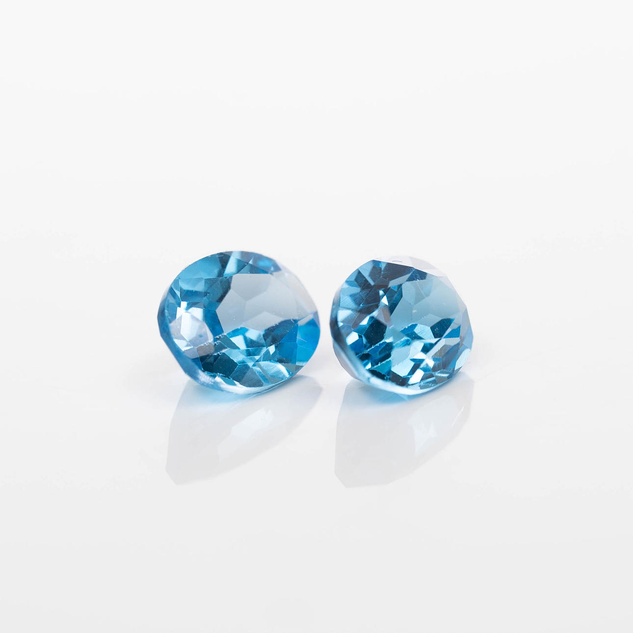BLUE TOPAZ, 4.64 ct.
