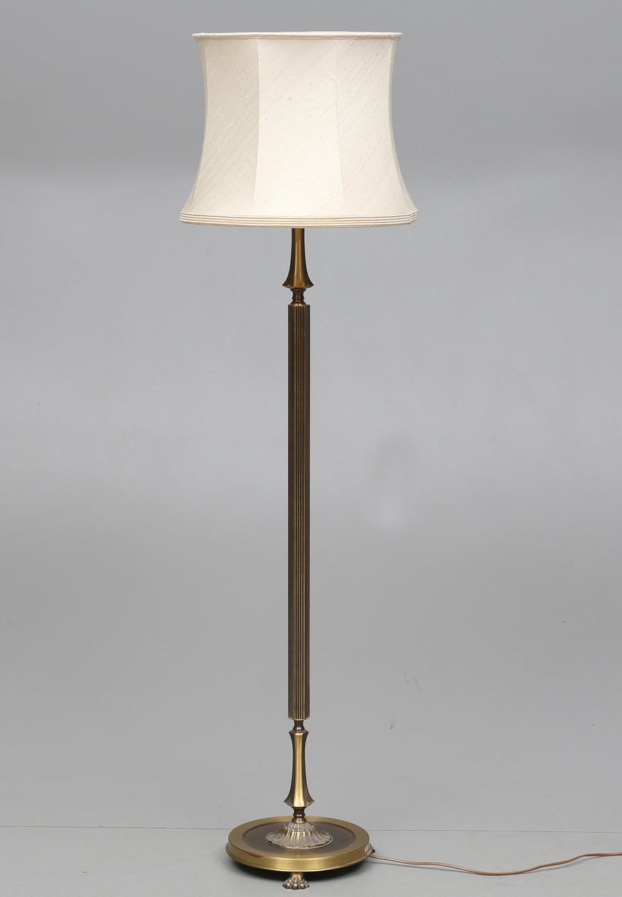 GOLVLAMPA, mässing, empirestil, Kenbro Belysning, 1900-talets andra hälft.