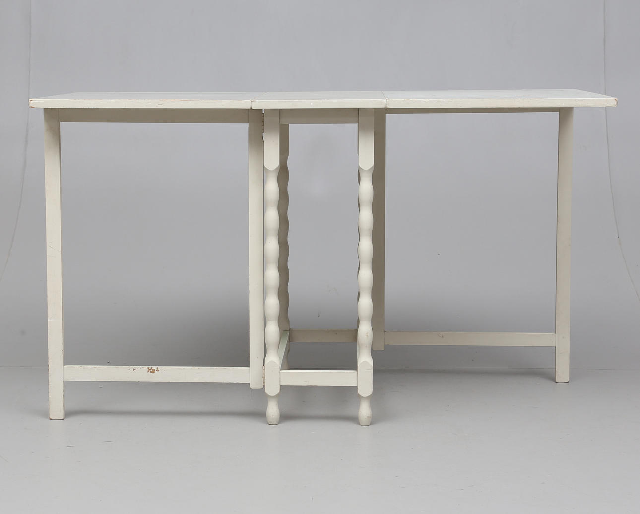 SLAGBORD, bemålat trä, 1900-talets första del.