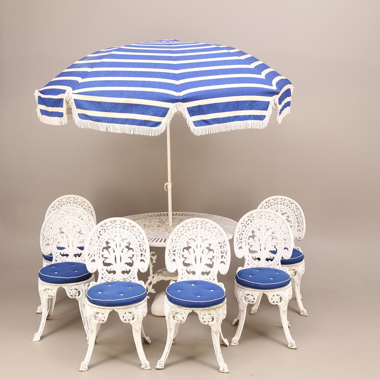 TRÄDGÅRDSMÖBEL, 8 delar, aluminium, 6 stolar + bord + parasoll, sent 1900-tal.