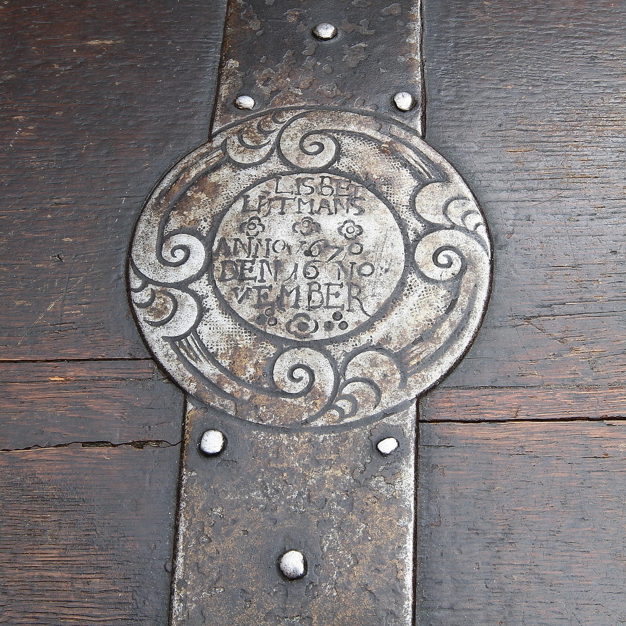 KISTA, på benställning, daterad anno 1670.