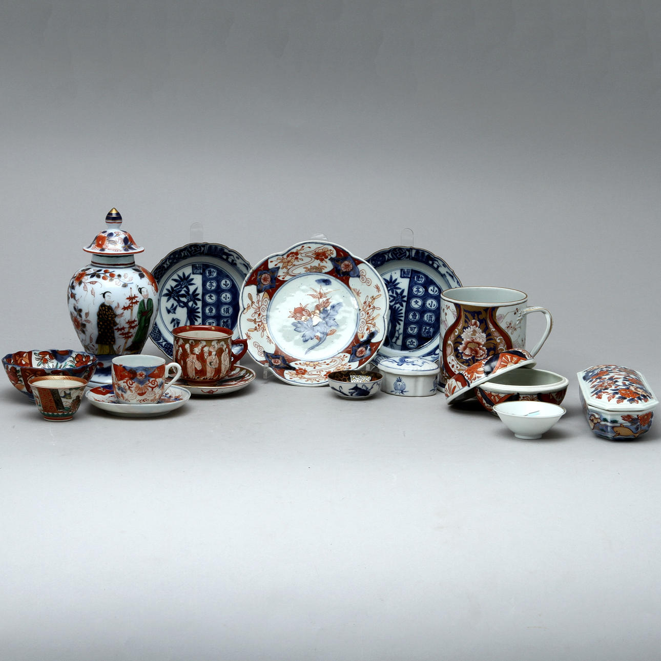 KERAMIK, 14 delar, Japan, 1800/1900-tal.