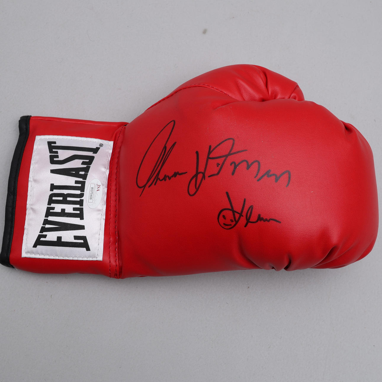 AUTOGRAF. THOMAS ”HITMAN” HEARNS (1958 - ) VÄRLDSMÄSTARE I SEX ...