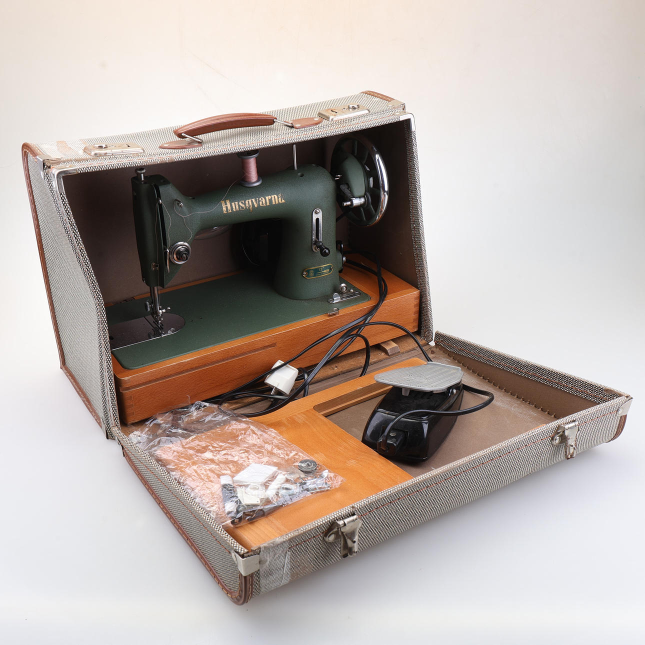 SEWING MACHINE, Husqvarna, and bag.