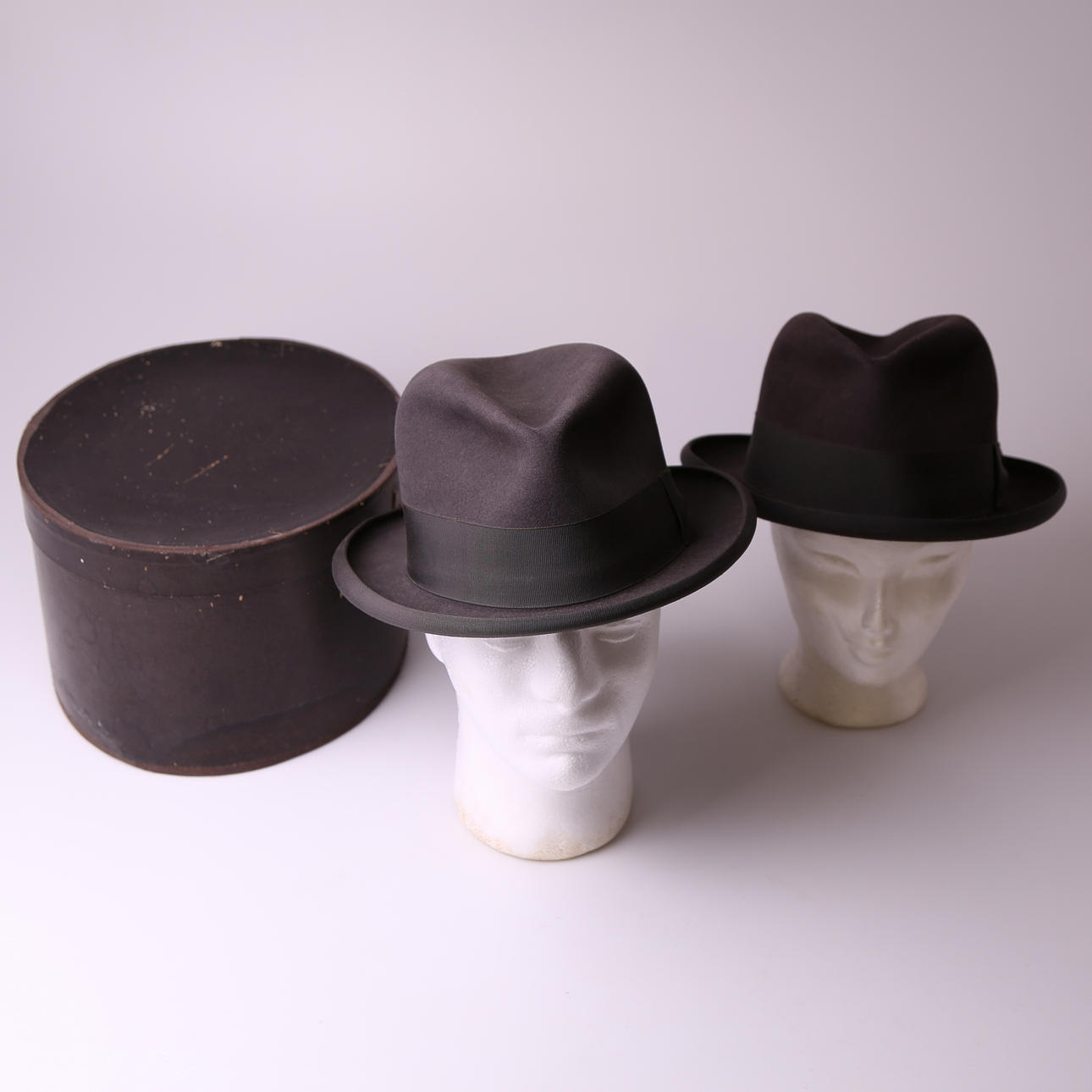 HATTAR, 2 st, filt, Failworth Rover - London, grå + brunsvart.