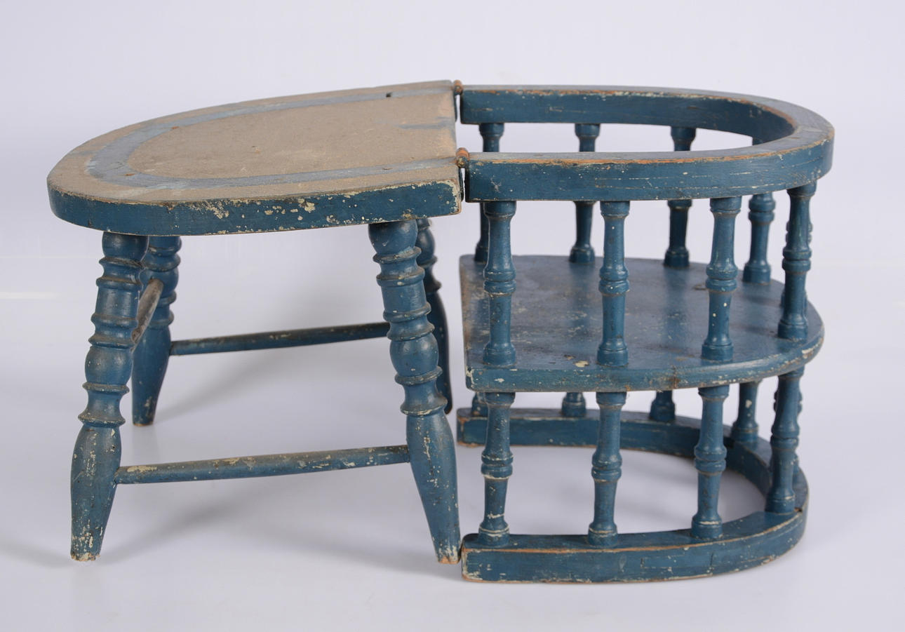 BARNSTOL, bemålat trä, 1900-tal.