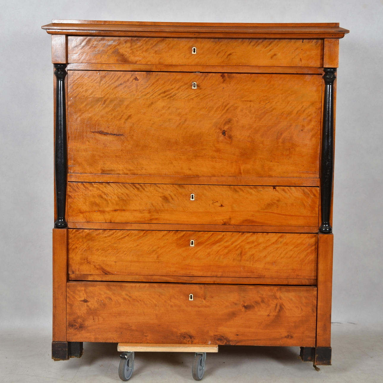 CHIFFONJÉ, 1800-talets slut.