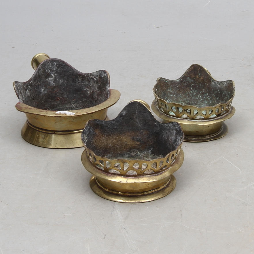 STRYKJÄRN, 3 st, brons, Kina, 18/1900-tal.