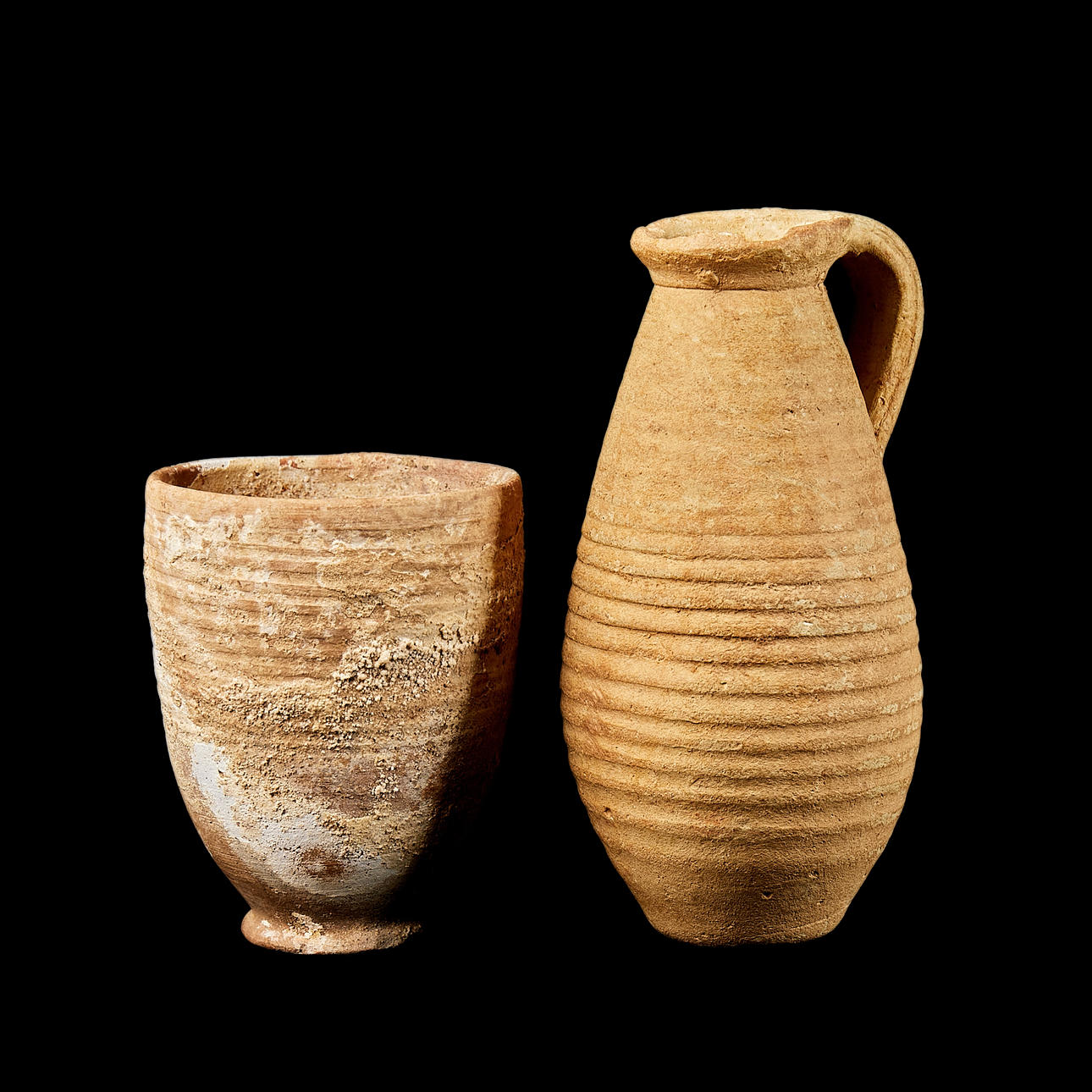 DRINKING VESSEL and JUG 2 dlr, Roman ca 0-300 e Kr, earthenware.