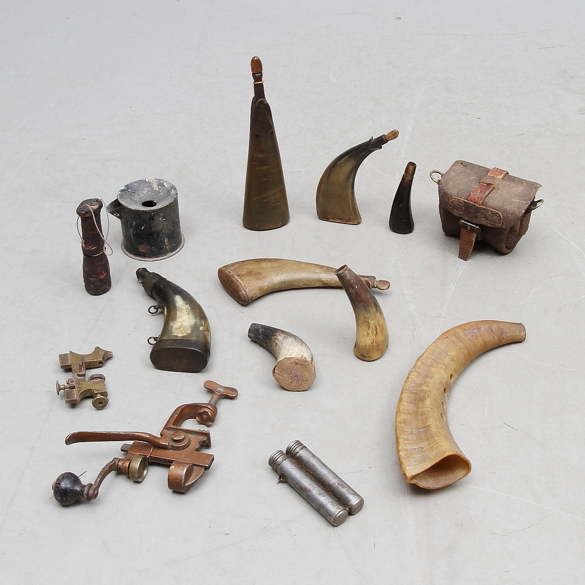 KRUTHORN MED MERA, 14 delar, 1800/1900-tal.