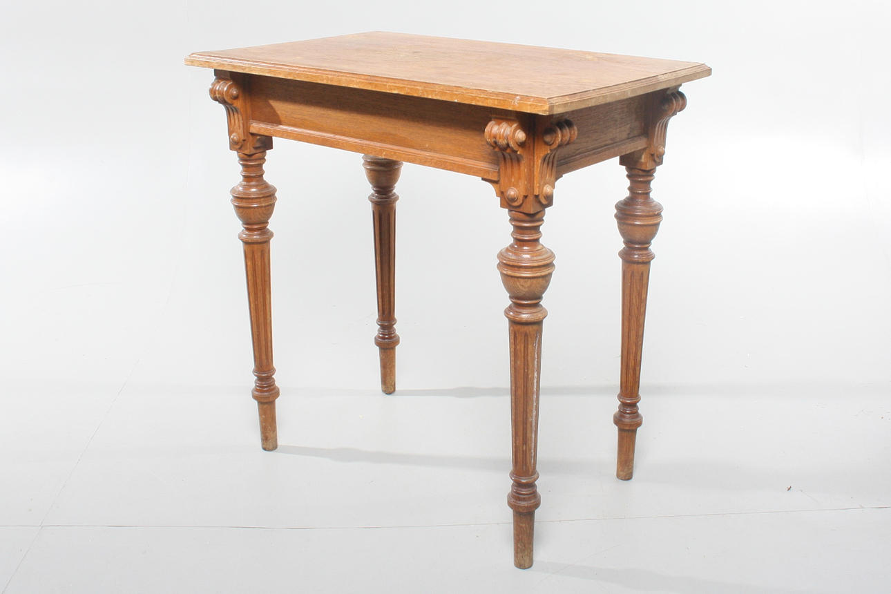 BORD, nyrenässans-stil, 1800-talets andra hälft.