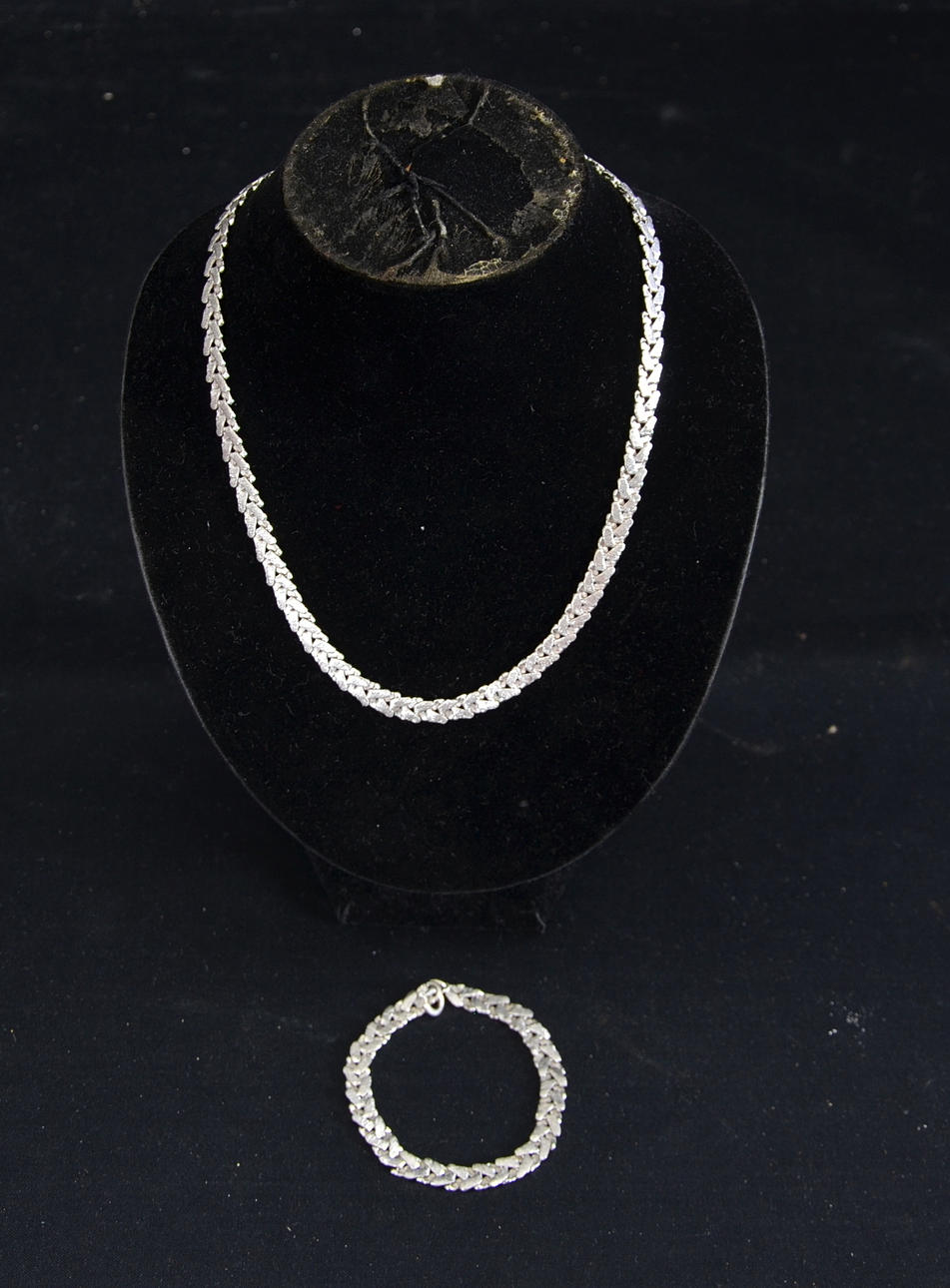 ARM och HALSBAND, silver.