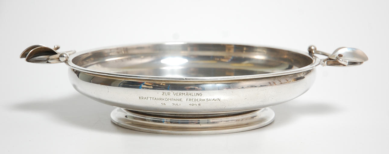 SKÅL, nysilver, märkt " Zur Wermählung Kraftfharkompanie Frederikshavn 16 Juli 1942 ".