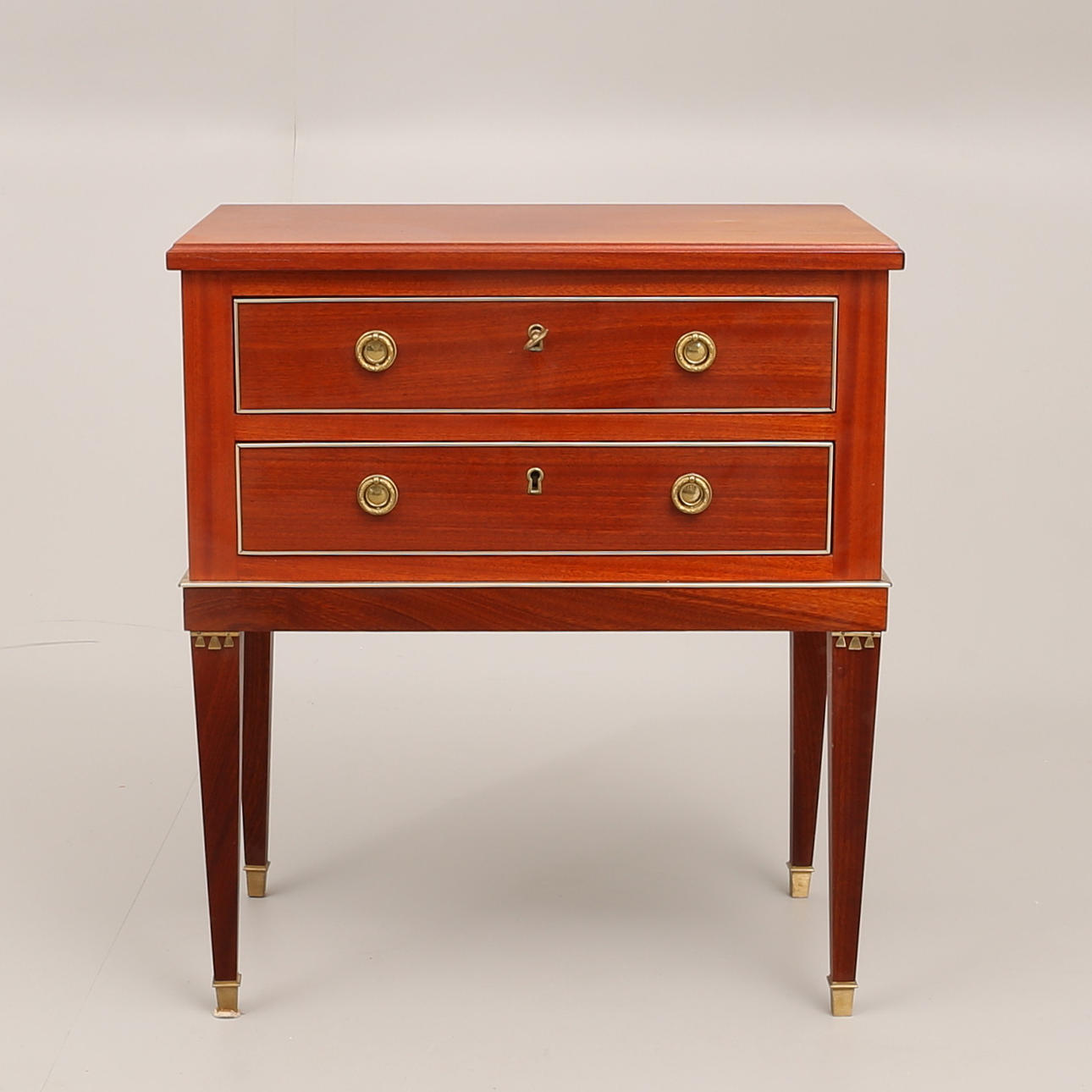 BYRÅ, gustaviansk stil, 1900-tal.