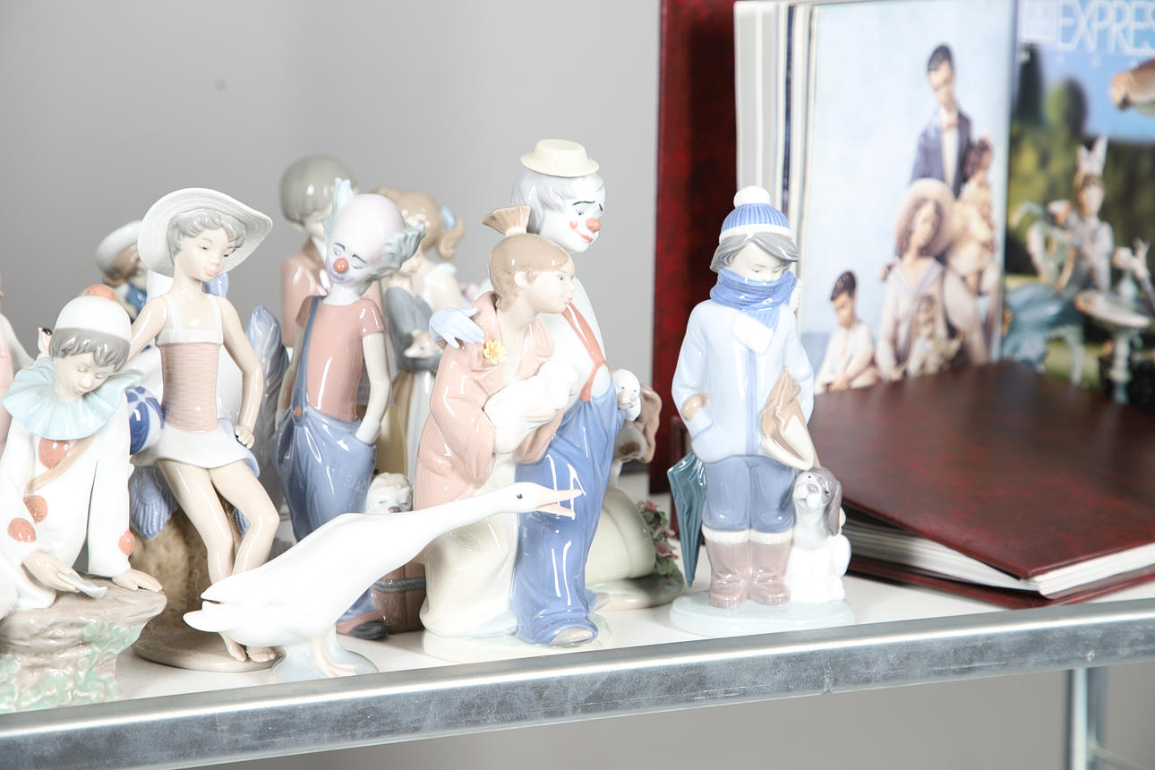 A LARGE COLLECTION OF ASSORTED LLADRO FIGURES. Ceramics & Porcelain ...