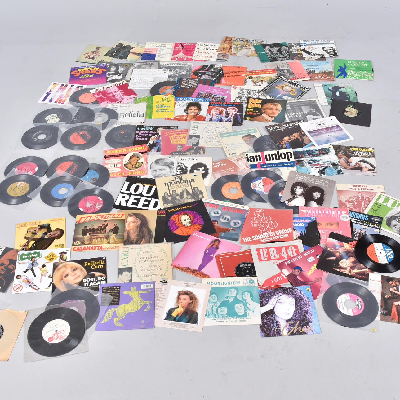 LARGE BATCH OF SINGLES AND EP RECORDS, MOSTLY 1950S-1970S ...