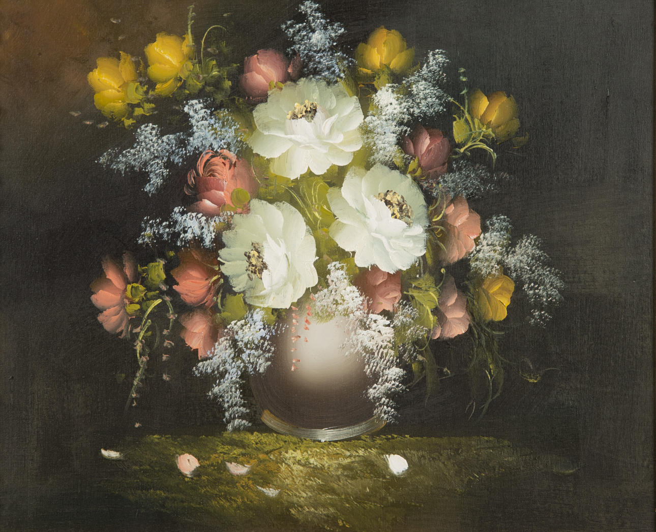 OIDENTIFIERAD KONSTNÄR. Blomsterstilleben, påmålat oljetryck, osignerat.