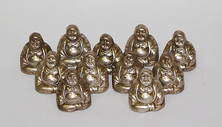 PLACERINGSKORTHÅLLARE.11st Försilvrade, form av buddha.