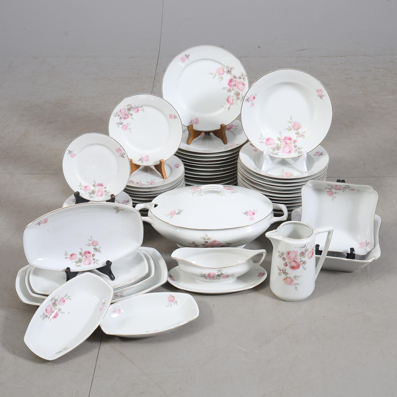 DINNERWARE, 59 pieces, “Jäger”.