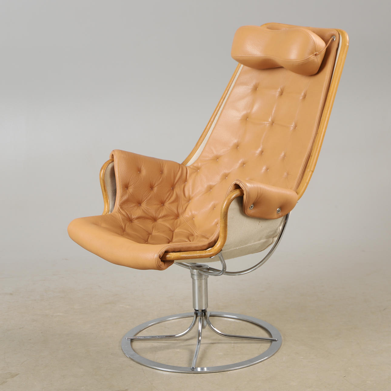 BRUNO MATHSSON. Spindelstol, „Jetson“, cognac læder, DUX.