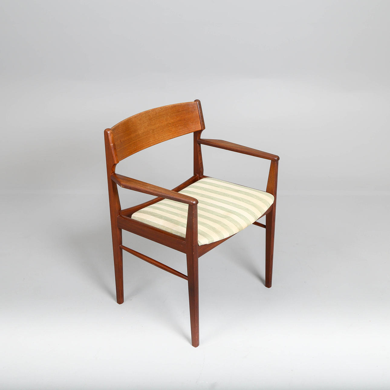 DANSK MØBELFABRIK. Sillón de teca, años 60.