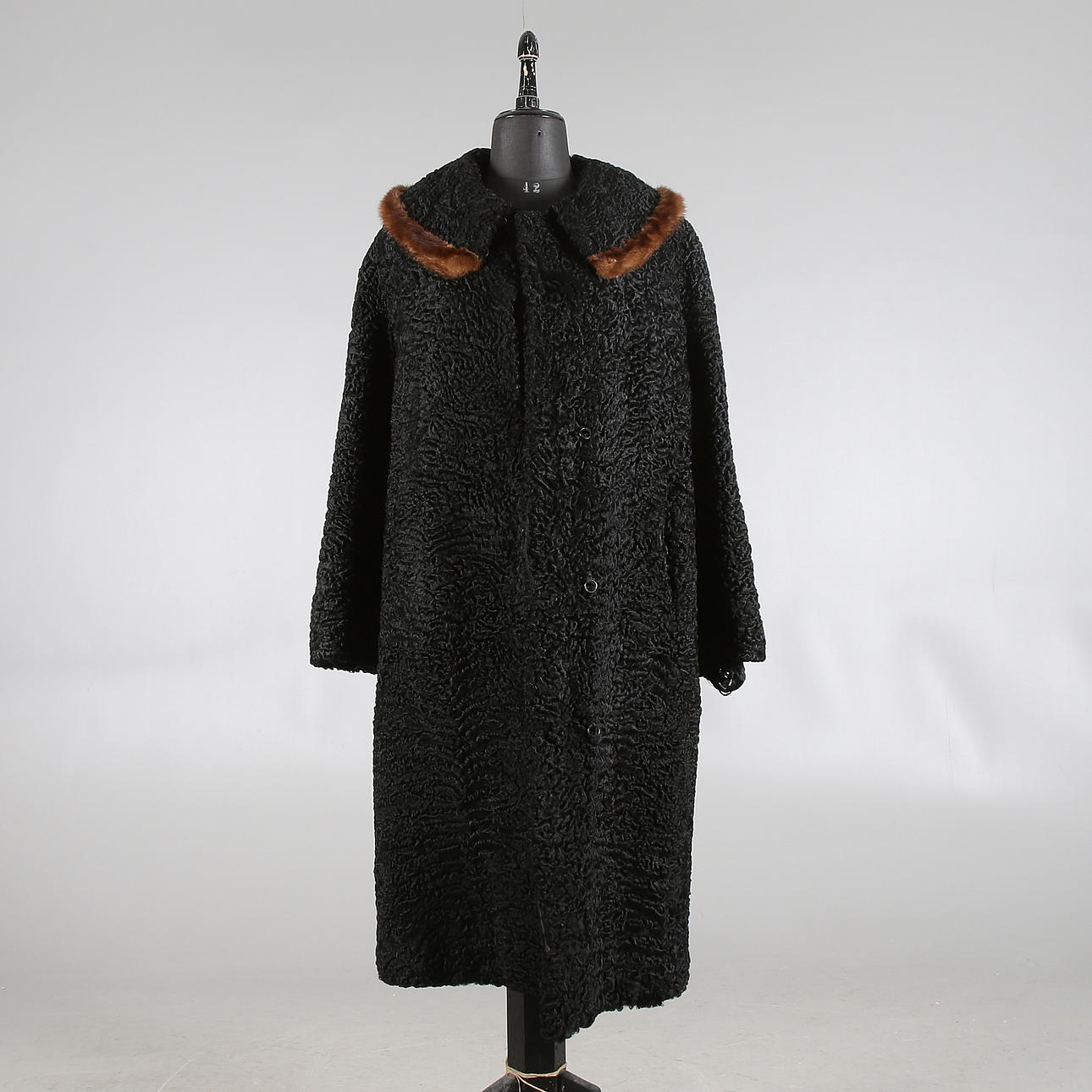 PÄLS, persian. Hörnells päls, Sundsvall.