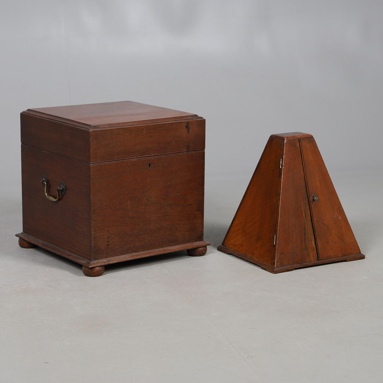 LARGE MAHOGANY BOX & ANOTHER BOX. Furniture - Other - Auctionet