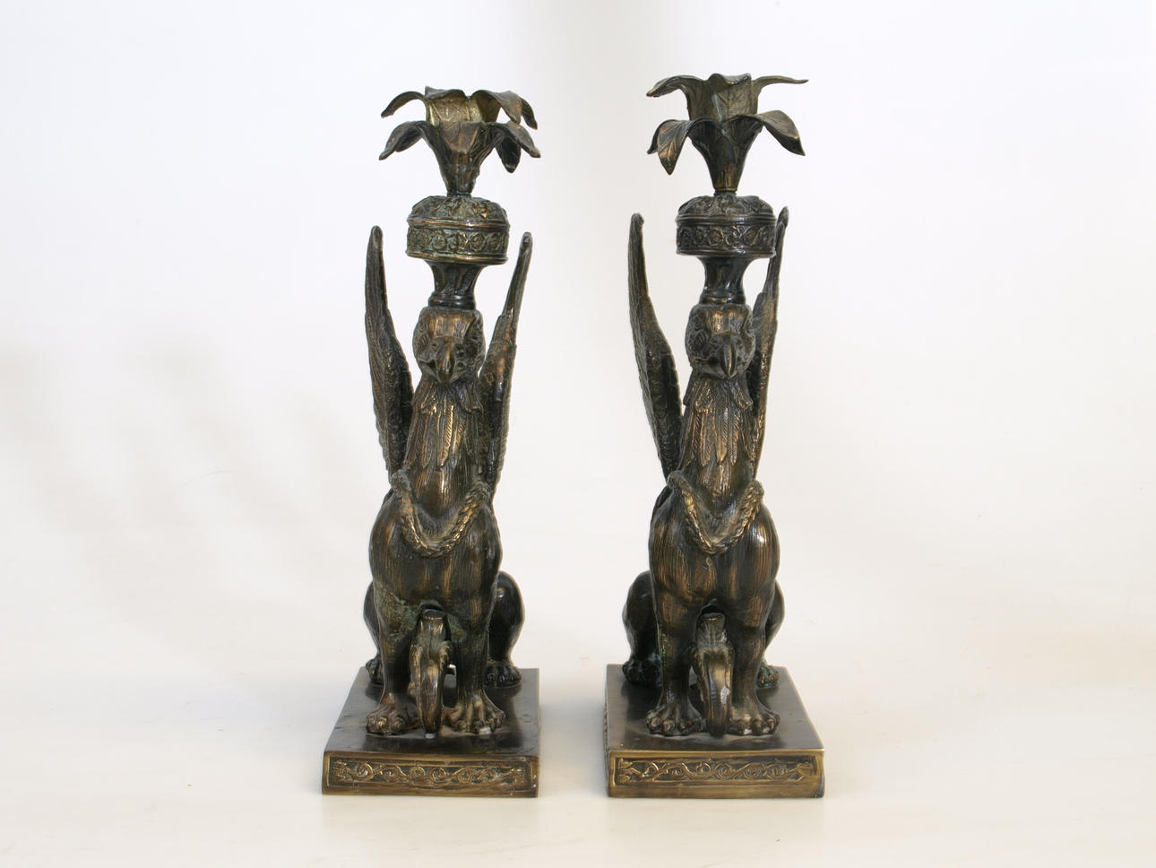 LJUSSTAKAR, metall, troligen brons, 2 stycken, empirestil, 1900-talets andra hälft.