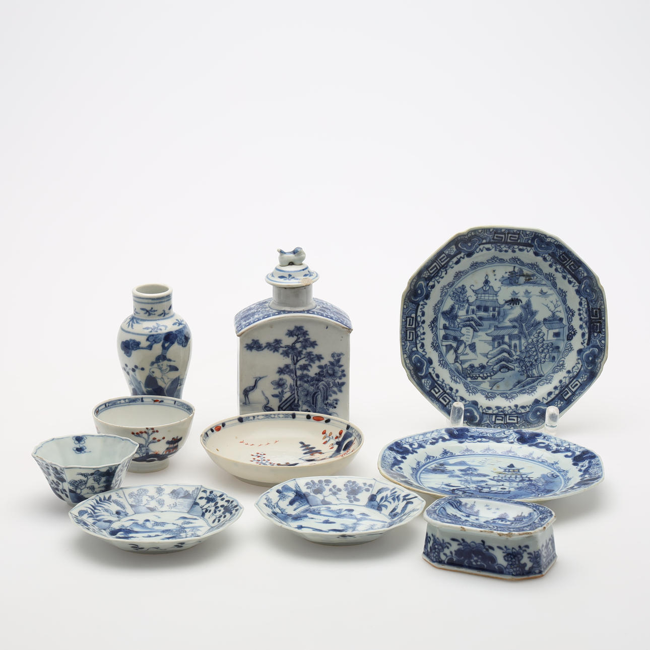 OBJETOS DE PORCELANA 10 piezas, China.