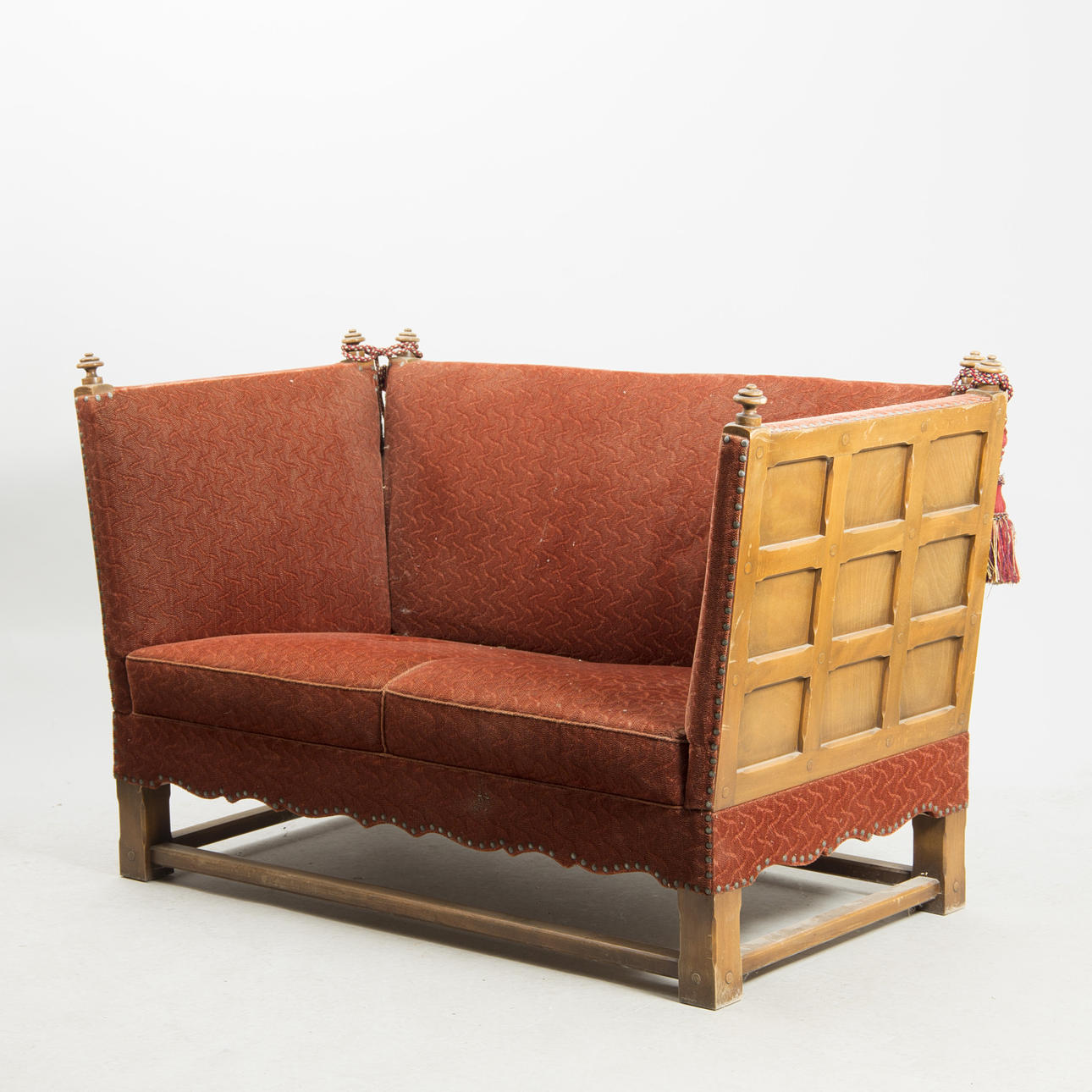 SOFFA, 2-sits, "Den spanska möbeln", sannolikt Elias Barup, Gärsnäs 1920/1930-tal.