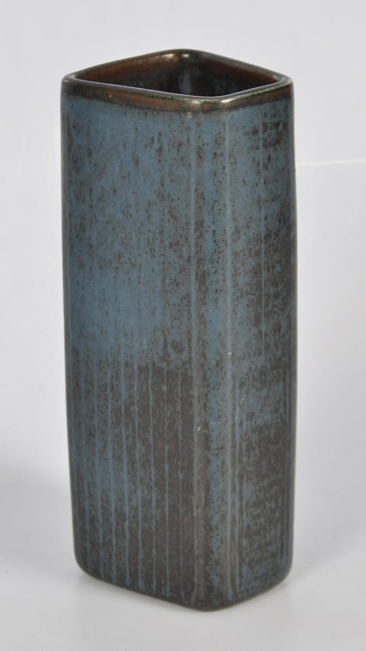 GUNNAR NYLUND. VAS, keramik, Rörstrand.