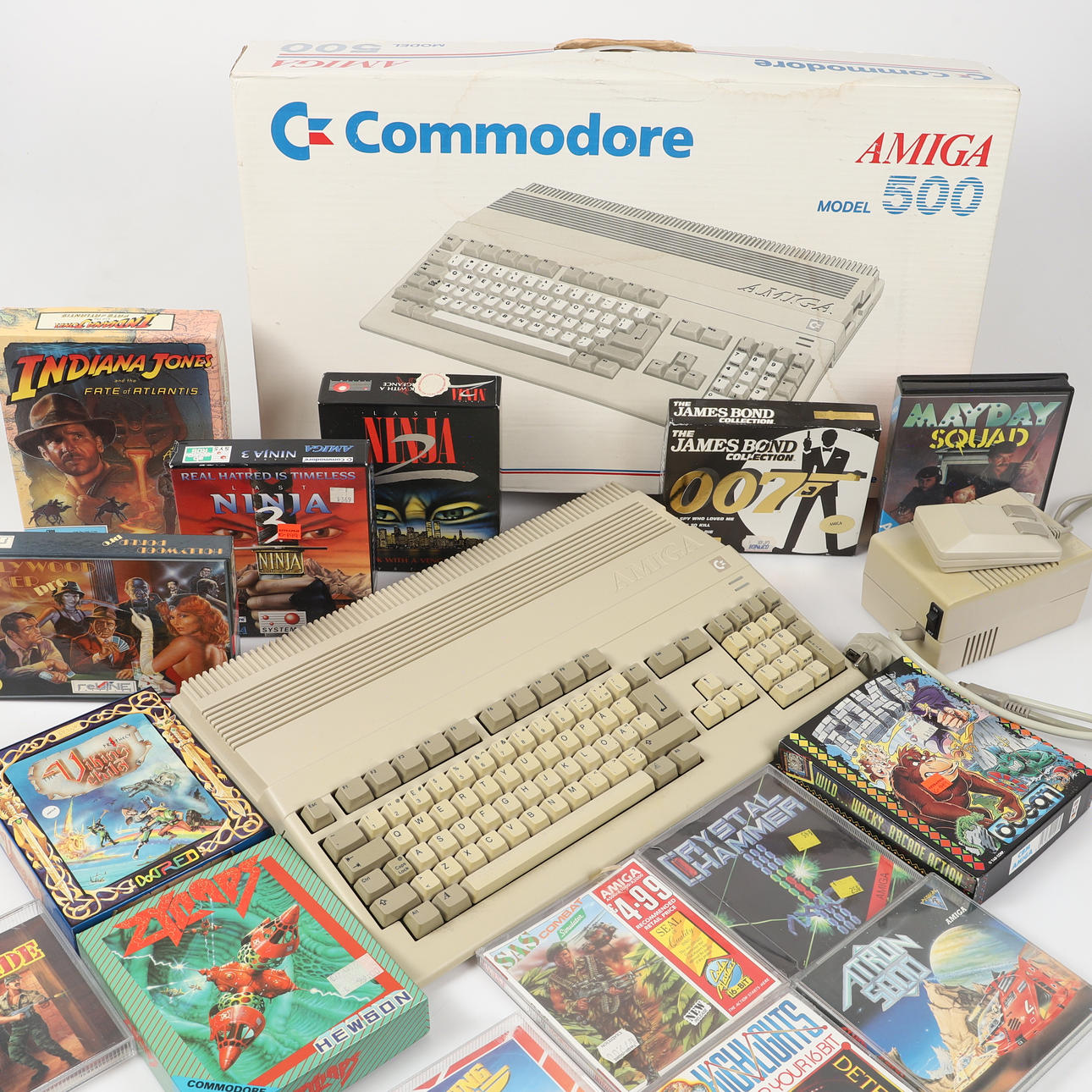 COMPUTER WITH GAMES, “Amiga 500", 27 parts, Commandore.