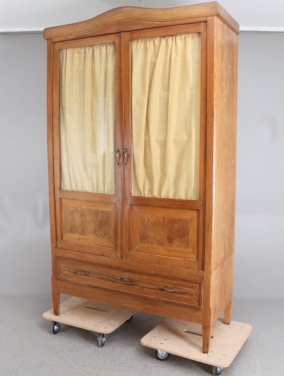 VITRINSKÅP, 18/1900-tal.